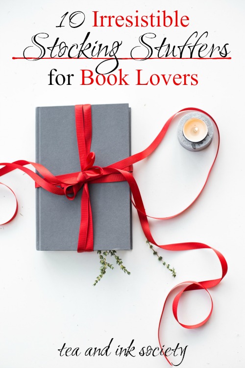 10 Irresistible Stocking Stuffers for Bookworms